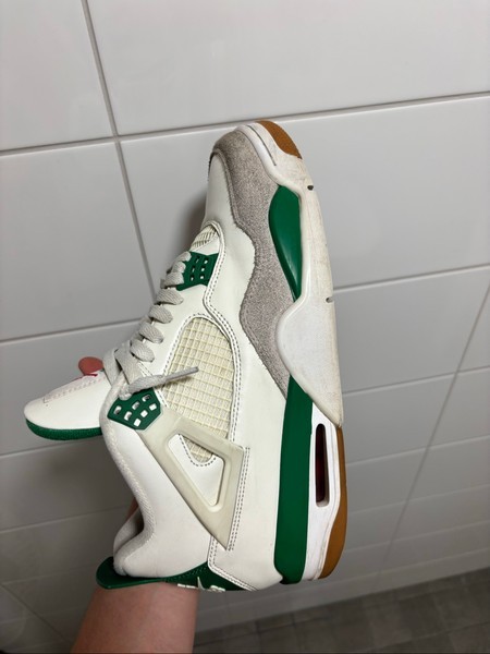 Nike SB Jordan 4