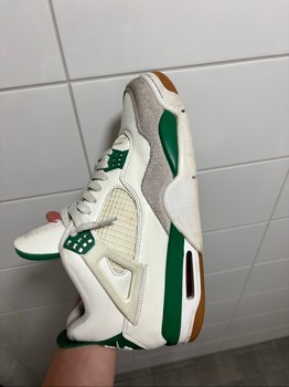 Nike SB Jordan 4