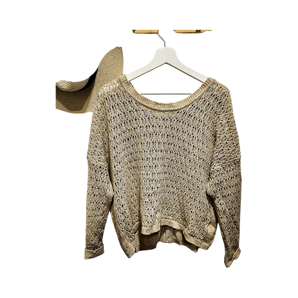 beige neulepusero 