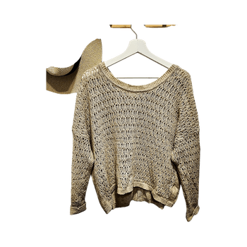 beige neulepusero 