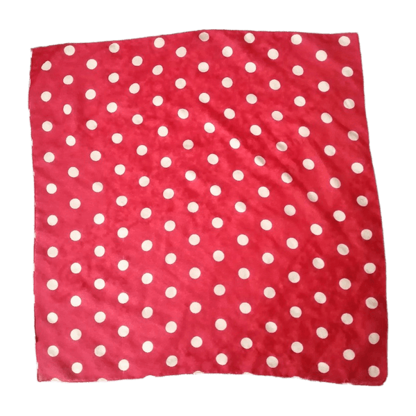 Punainen pilkullinen huivi