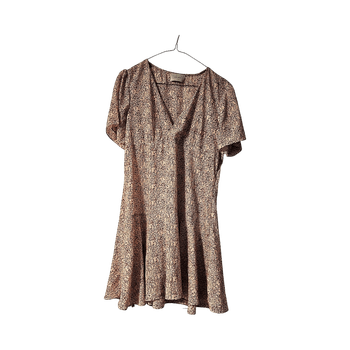 Punavalkoinen kukkamekko