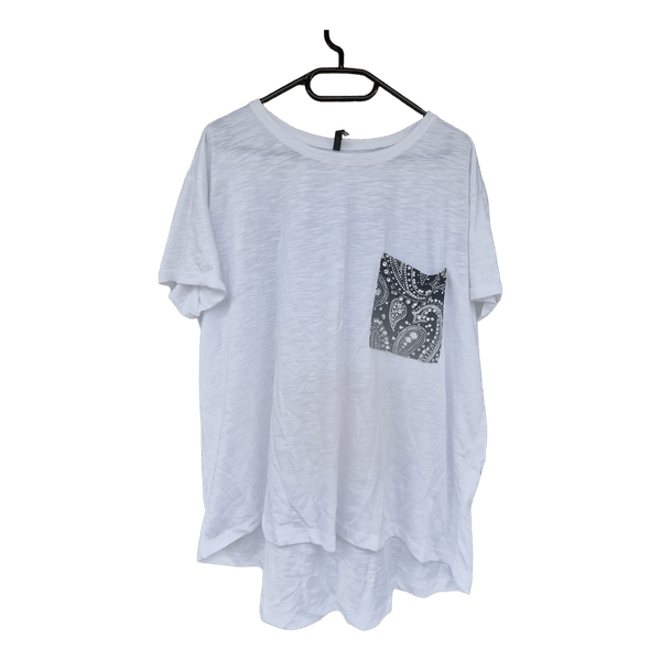 White t-shirt with pocket