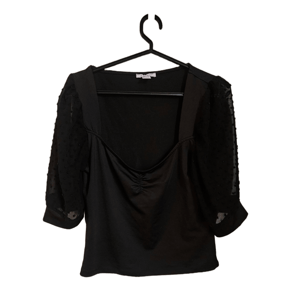 Black sweetheart sleeve top