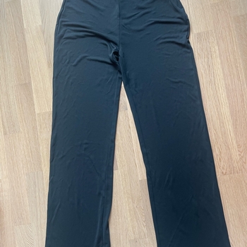 Black wide-leg trousers