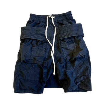 Rick Owens mustat shortsit vyöllä