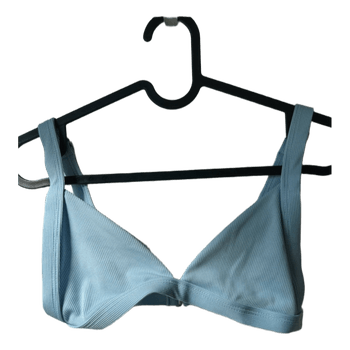 Lyseblåt ribbet bikini-sæt