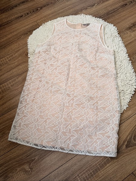 White patterned sleeveless dress