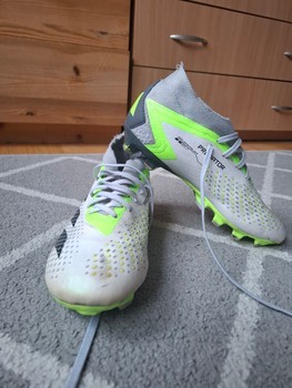 Adidas Predator jalgpallijalatsid