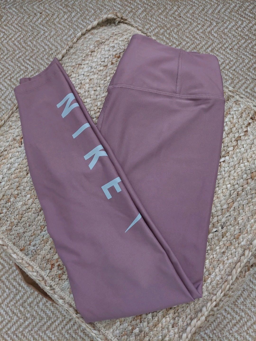 Nike urheilutrikoot