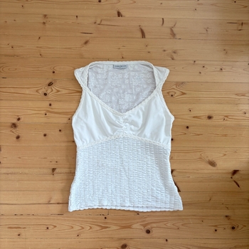 White lace sleeveless top