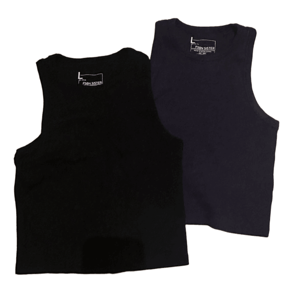 To tanktops i sort og mørkeblå