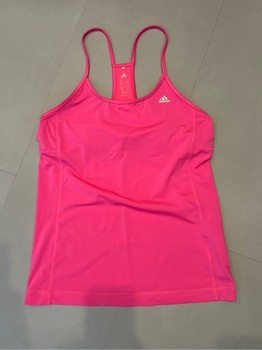 Pinkki Adidas urheilutoppi