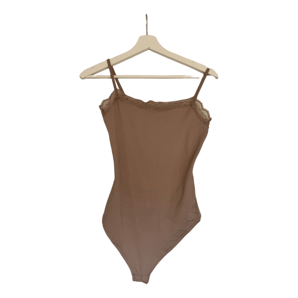 Beige pitsikoristeltu body