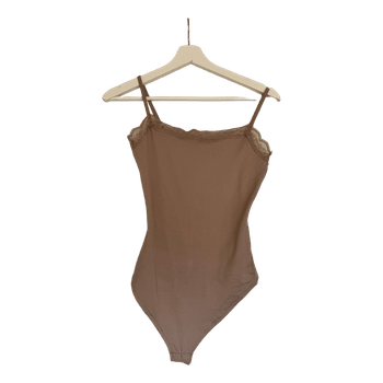 Beige pitsikoristeltu body