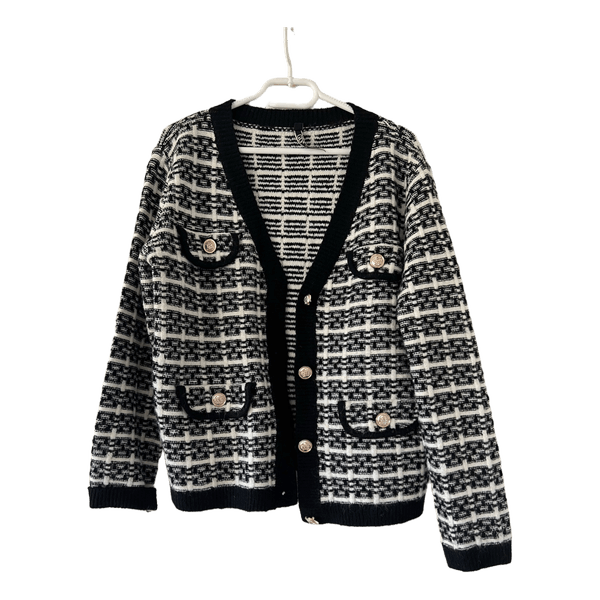 Sort og hvid strikket cardigan