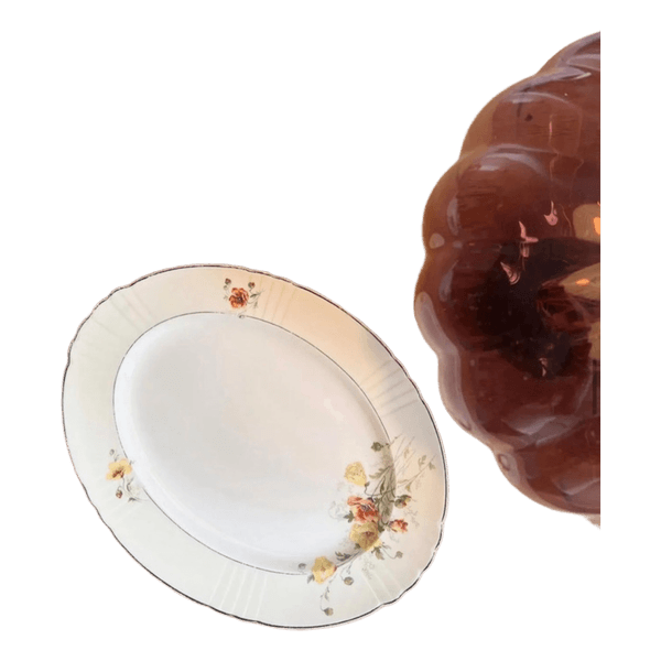 Porcelænsserveringsfad med blomstermotiv