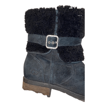 UGG Australia boots (myyn näitä myös Vintedissä)