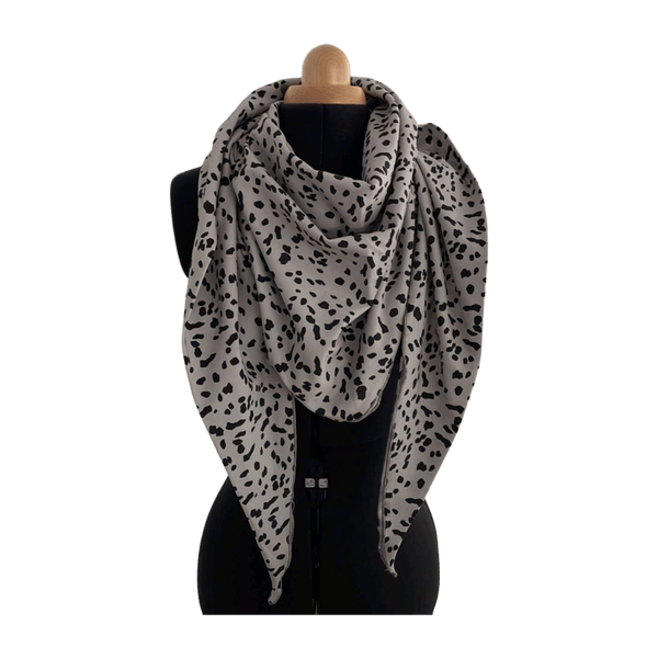 Huivi, teetetty ompelijalla scarf