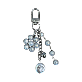 Bag charm heijastavilla helmillä