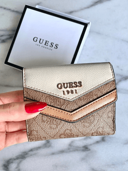 Guess accessory