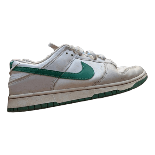 Hvide og grønne Nike sneakers