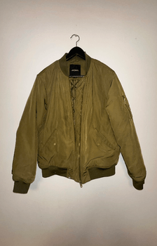 Oliivinvihreä bomber takki