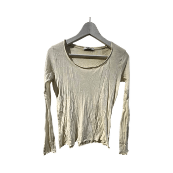 Valkoinen pitkähihainen paita