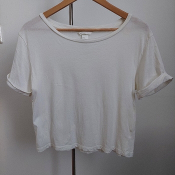 Luonnonvalkoinen cropped T-paita