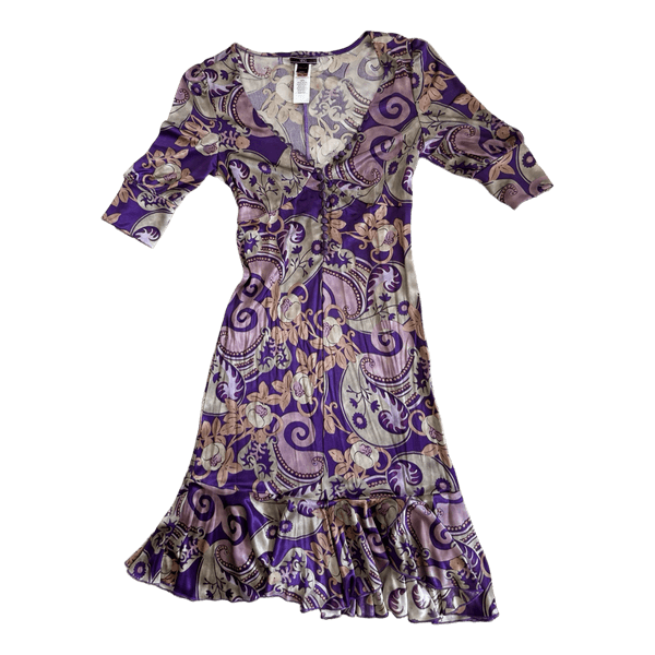 Violetti kuvioitu mekko