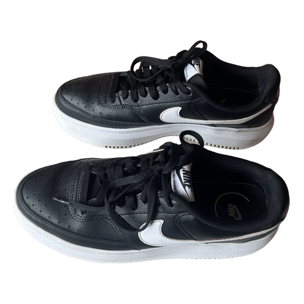 Nike black white sneakers