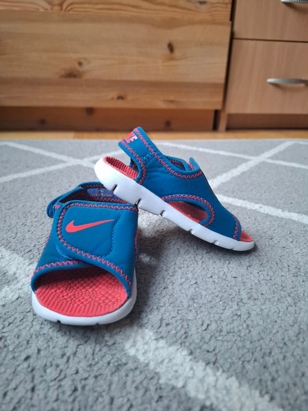 Nike lastega sandaalid