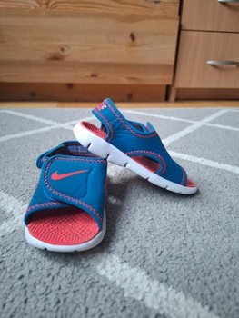 Nike lastega sandaalid