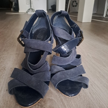 Navy siniset korkokengät