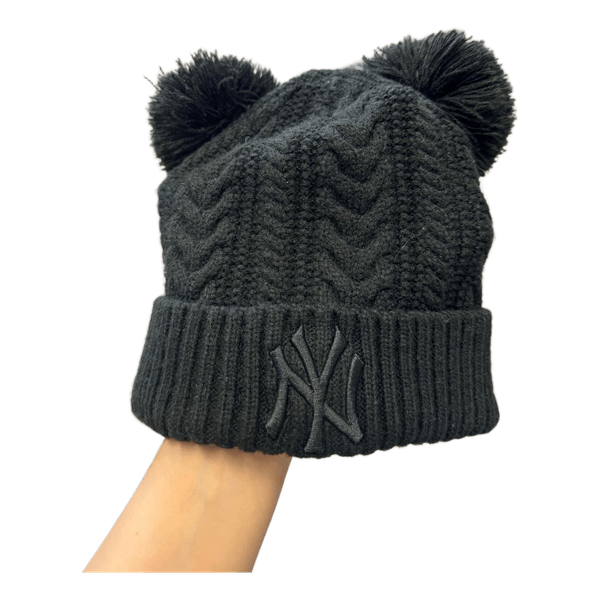 Black pom pom beanie