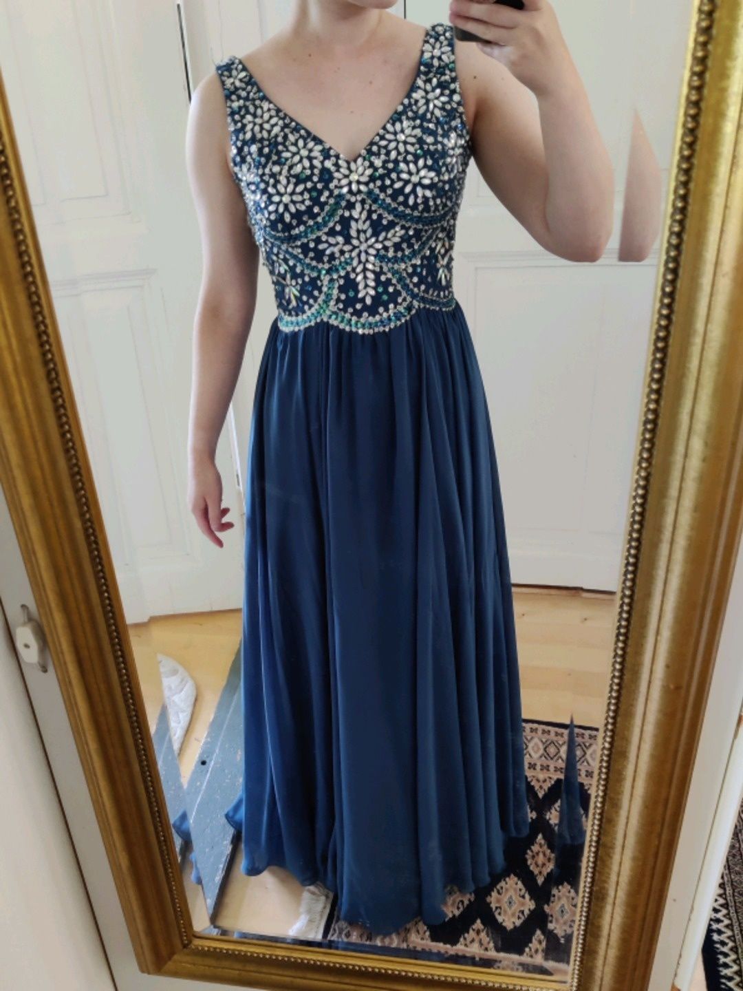 Vuosijuhlamekko dress