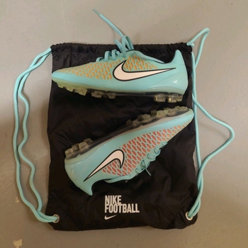 Nike sports shoes