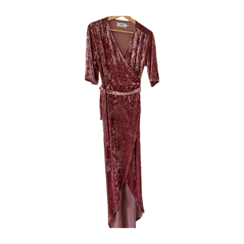 Moves by minimum dress