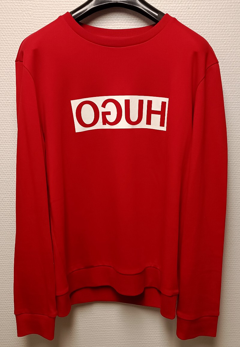 Punainen Hugo logo collegepaita