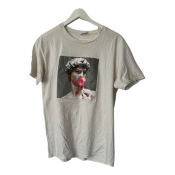 Valkoinen t-paita printillä