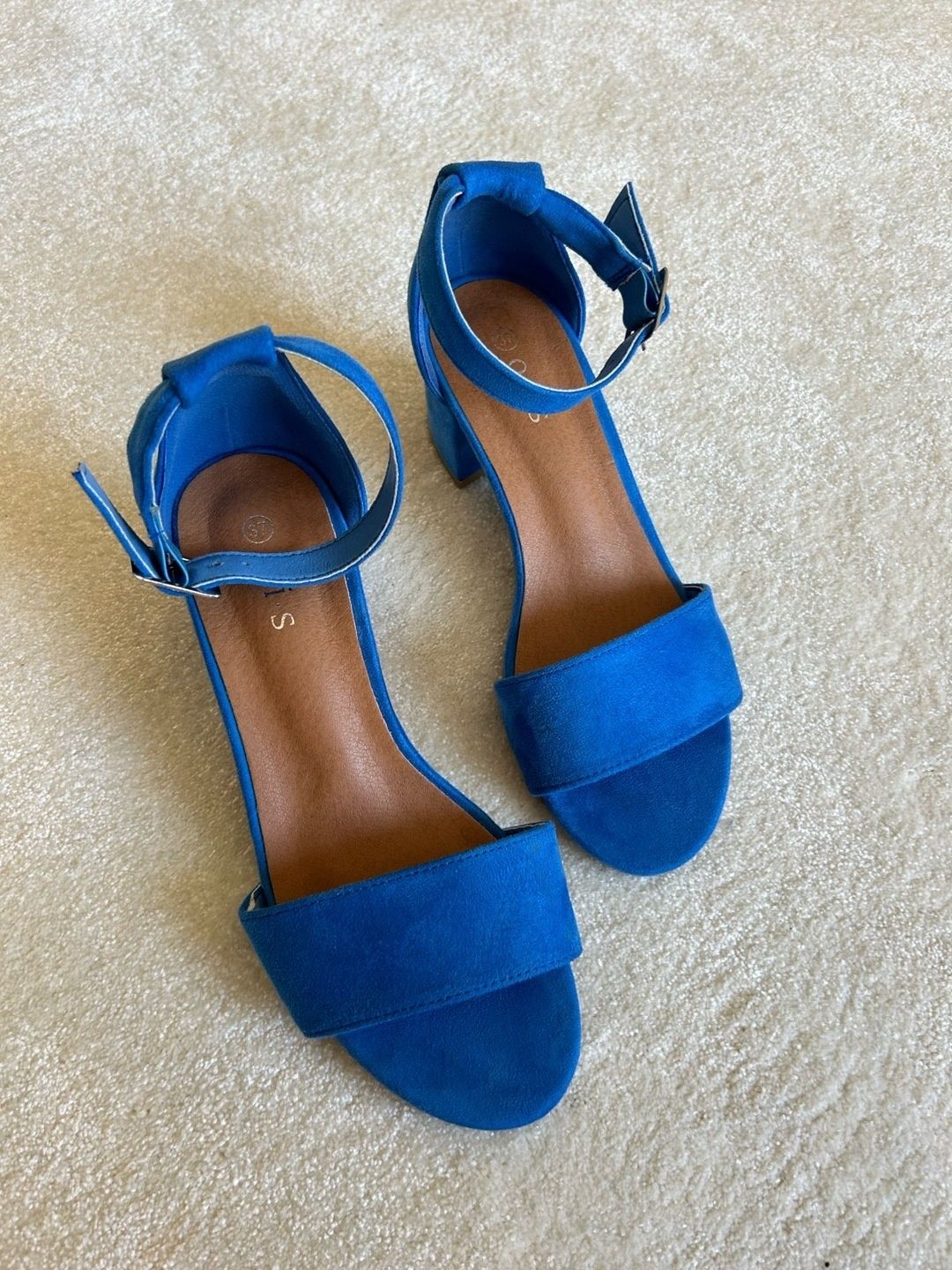 O.i.s heels